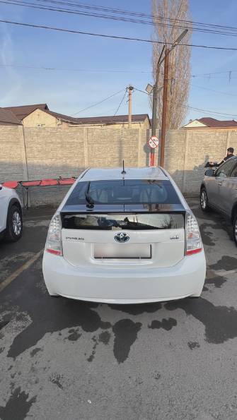 Toyota Prius III (XW30) 1.8hyb AT