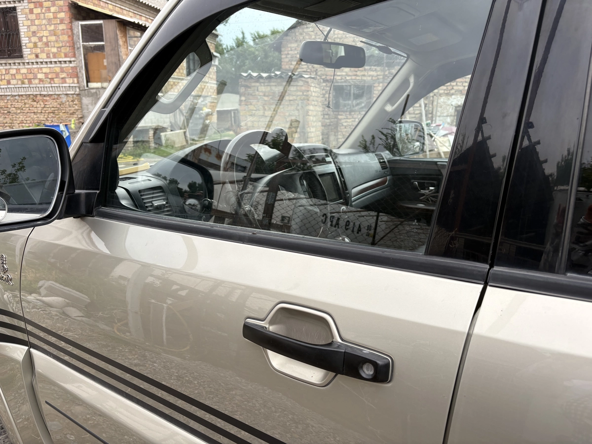 Mitsubishi Pajero IV 3.0 AT 4WD