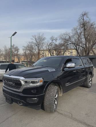 Dodge RAM RAM 1500 V Quad Cab 5.7 AT 4WD