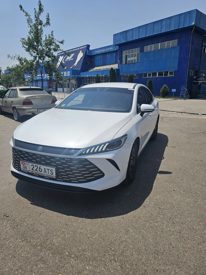 Открыть фото BYD Qin III DM-i 1.5hyb CVT