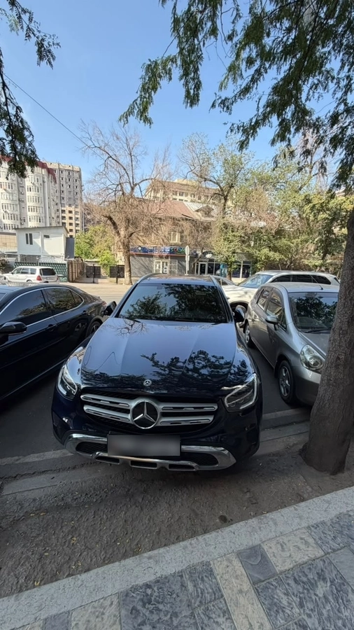Открыть фото Mercedes-Benz GLC I (X253) Рестайлинг 300 L 2.0 AT 4WD
