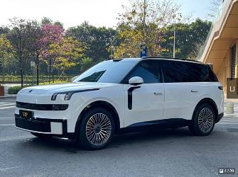 Lynk & Co 900 2.0hyb AT 4WD