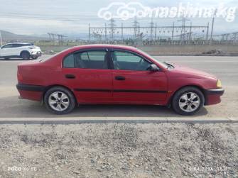 Toyota Avensis I 1.6 MT