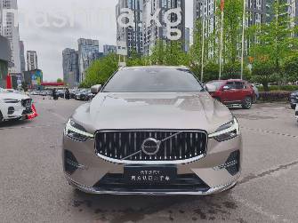 Volvo XC60 II Рестайлинг 2.0 AT