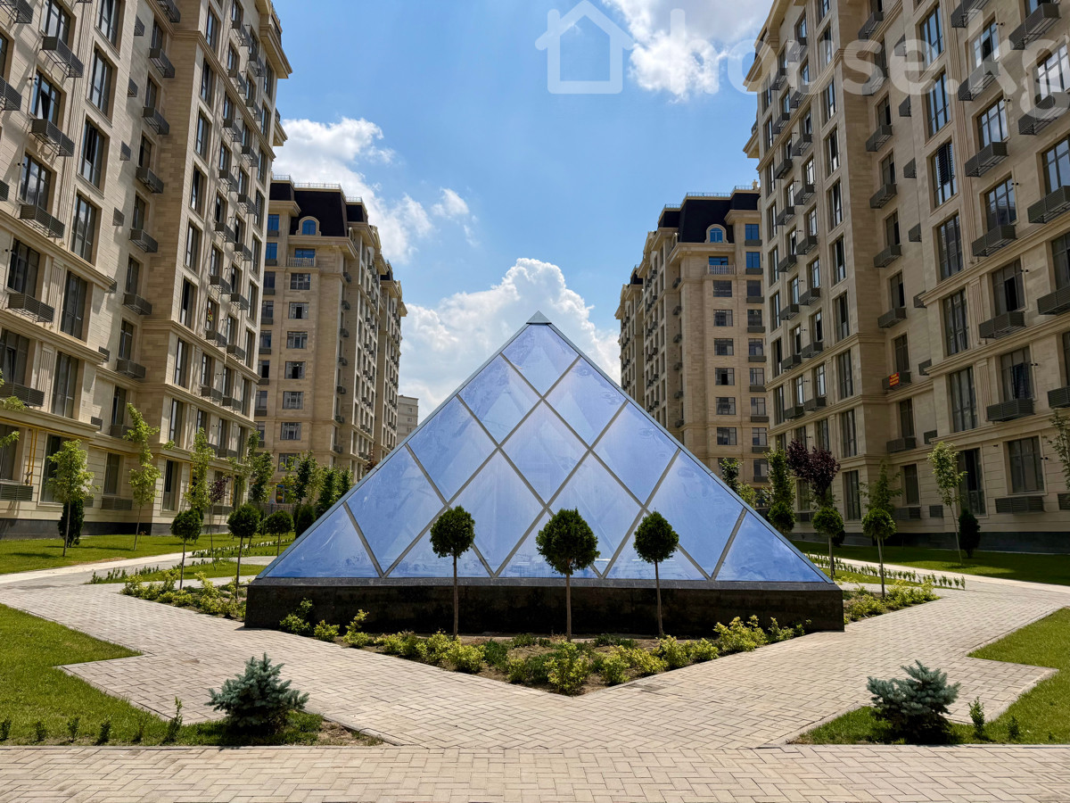Открыть фото 2-комн. кв., 75 м2