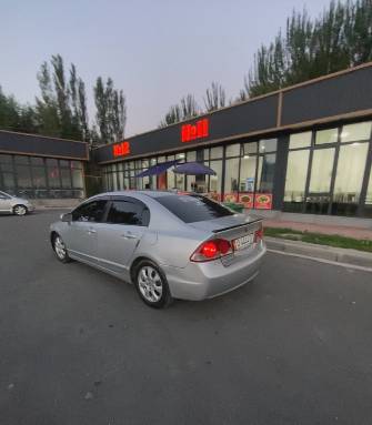 Honda Civic VIII 1.8 MT