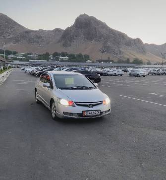Honda Civic VIII 1.8 MT