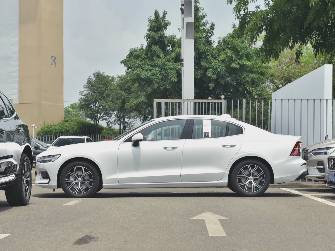Volvo S60 II Рестайлинг 1.5 AT