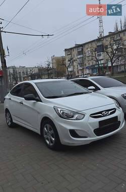 Hyundai Accent IV 1.6 AT