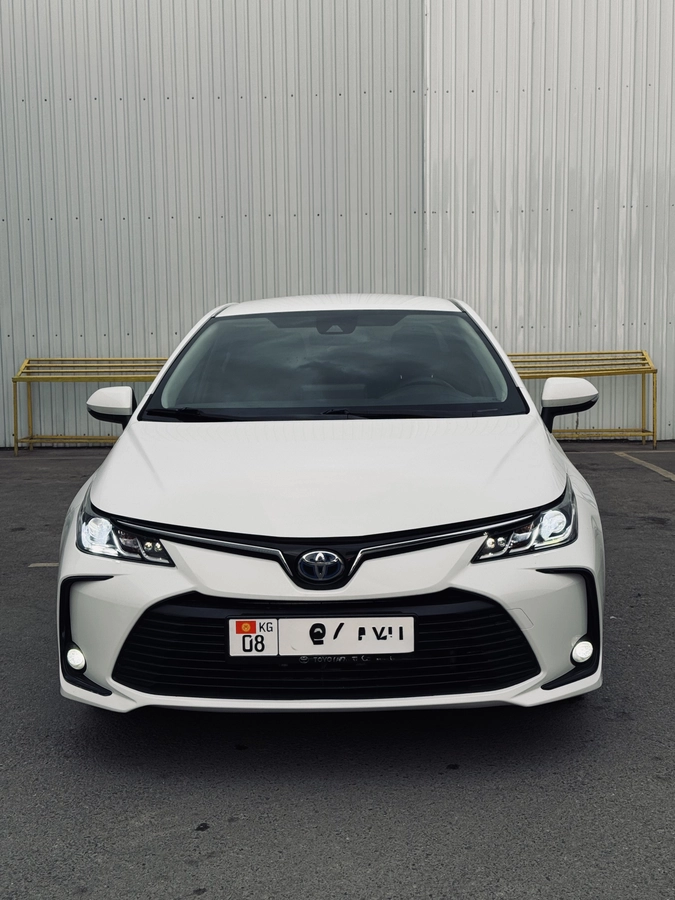 Открыть фото Toyota Corolla XII (E210) Sporty 1.8hyb CVT
