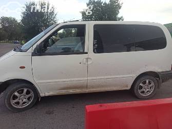 Nissan Serena I (C23) 1.6 MT