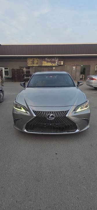 Lexus ES VII 300h 2.5hyb CVT