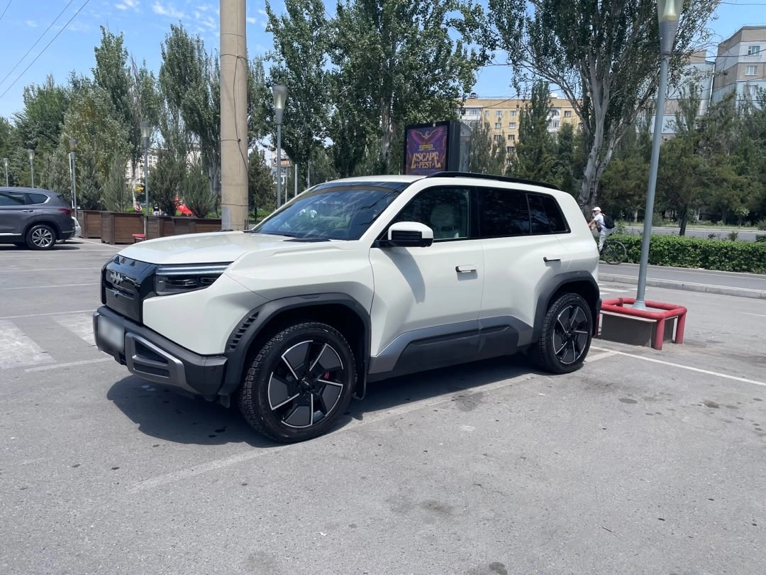 BYD FangChengBao Leopard 3 Electro AT 4WD
