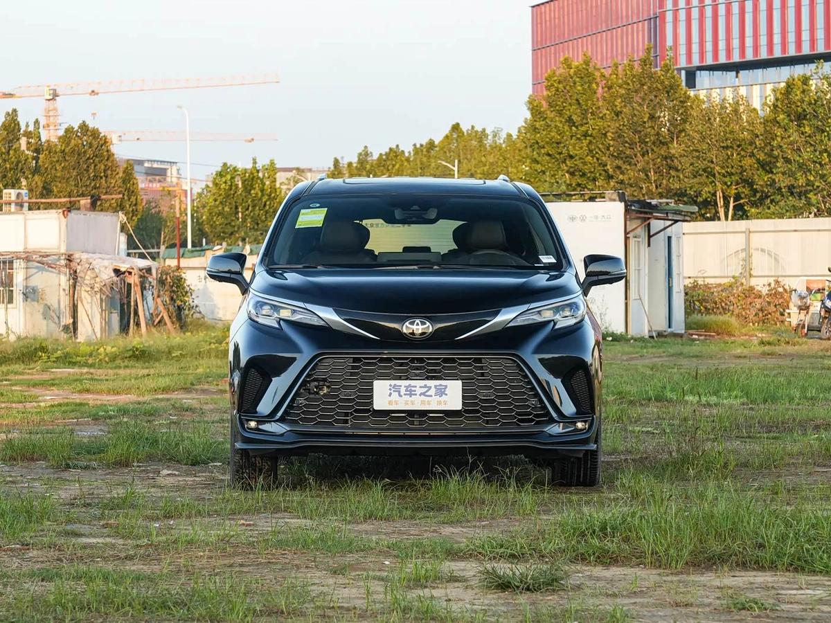 Открыть фото Toyota Granvia XL40 (China Market) 2.5hyb AT