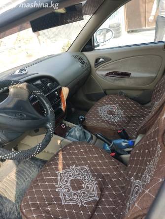 Daewoo Nubira II 1.5 MT