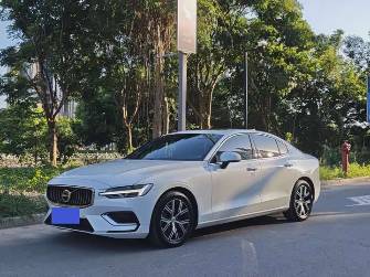 Volvo S60 II Рестайлинг 2.0 AT