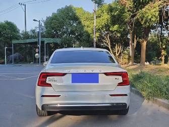 Volvo S60 II Рестайлинг 2.0 AT