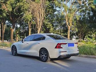 Volvo S60 II Рестайлинг 2.0 AT