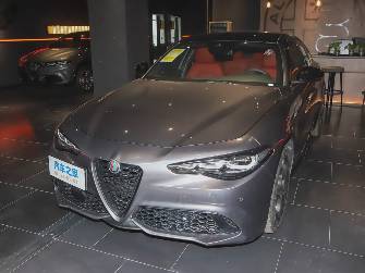 Alfa Romeo Giulia II 2.0 AT