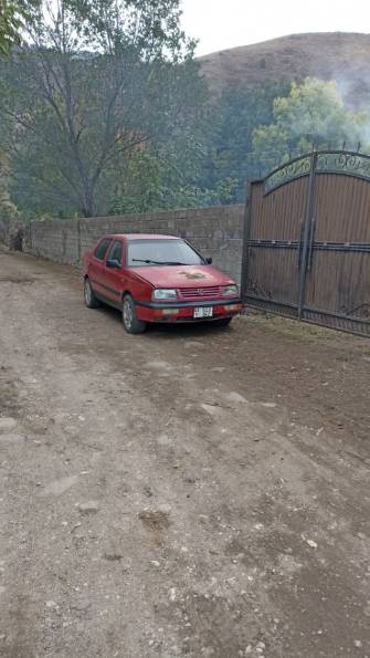 Volkswagen Vento 1.8 MT