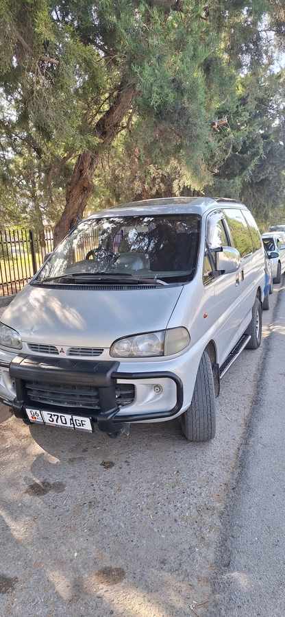 Mitsubishi Delica IV 2.4 AT 4WD