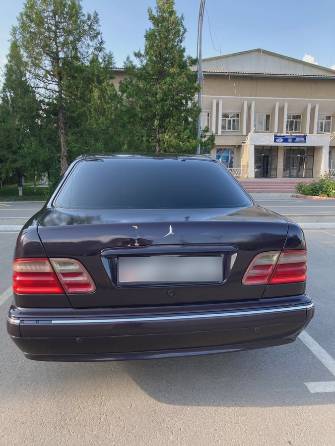 Mercedes-Benz E-Класс II (W210, S210) Рестайлинг 320 3.2 AT