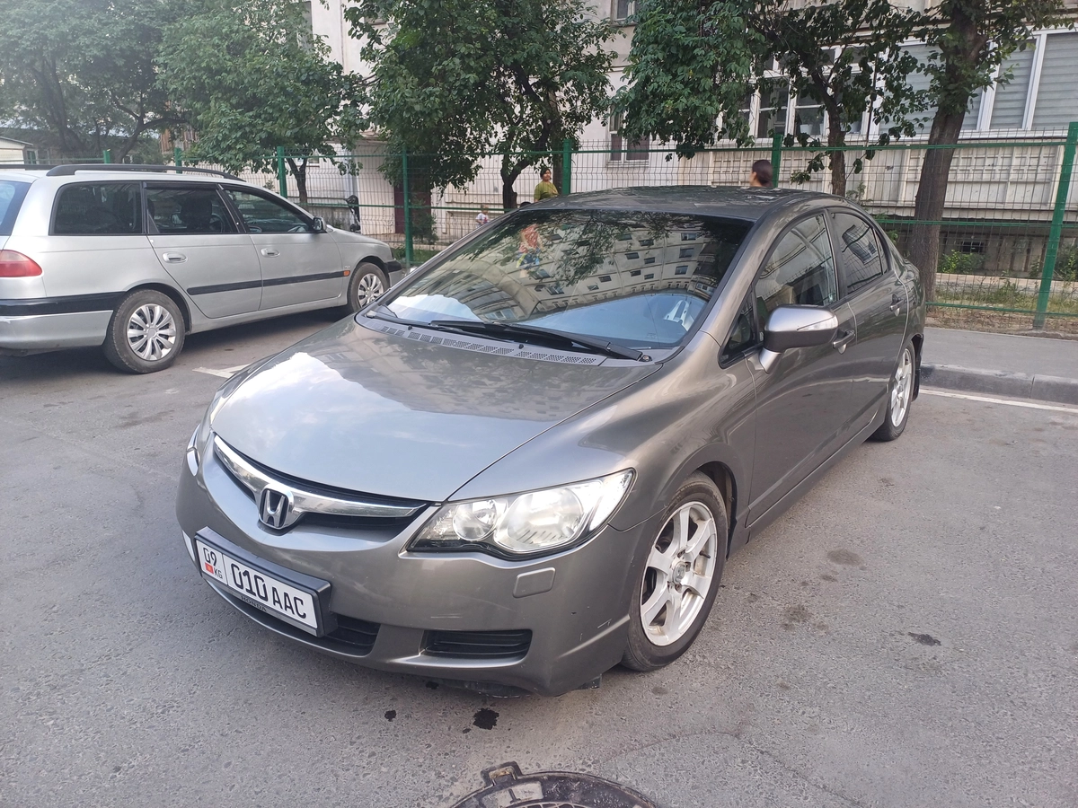 Honda Civic VIII 1.8 AT