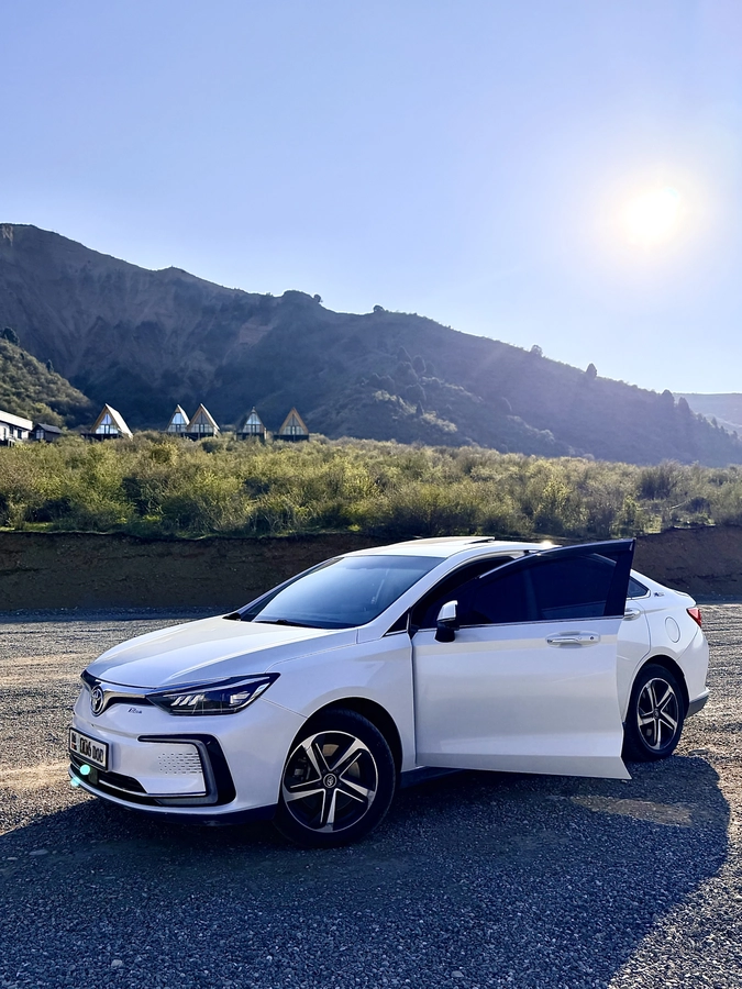 Открыть фото BAIC EU5 II R550 Electro AT