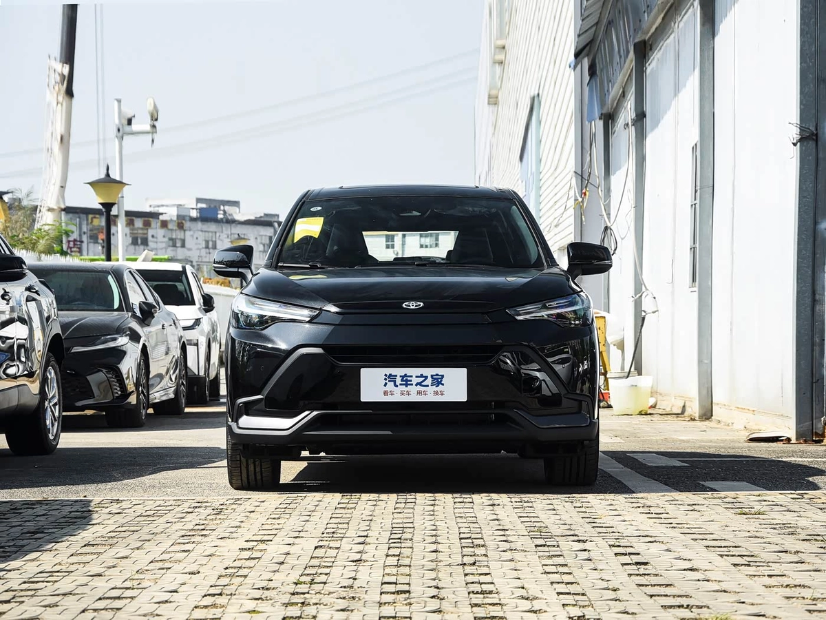 Открыть фото Toyota Frontlander 2.0 CVT