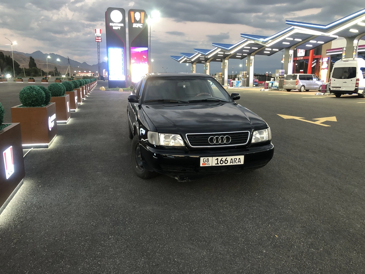 Audi A6 I (C4) 2.6 MT