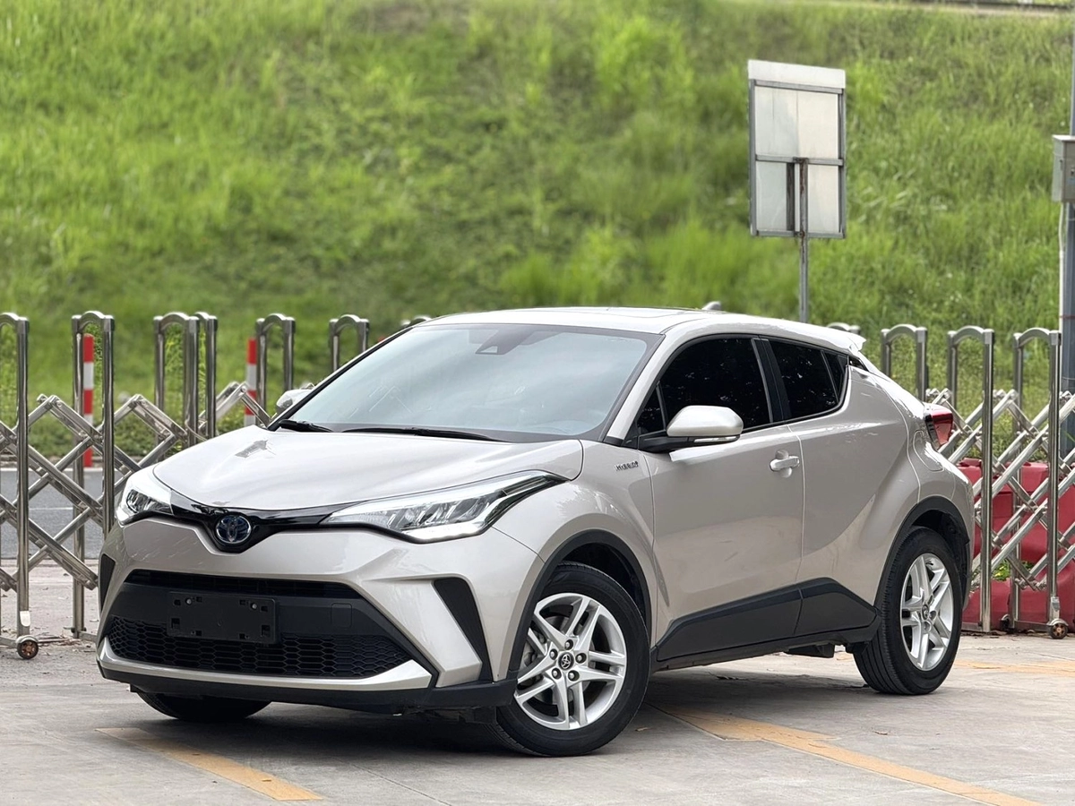 Открыть фото Toyota C-HR I Рестайлинг 2.0hyb CVT