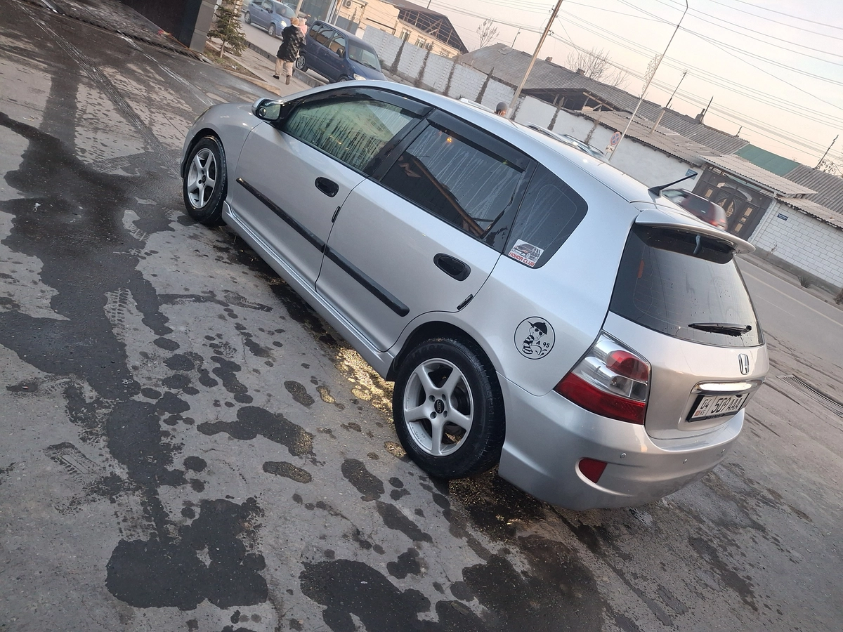 Honda Civic VII Рестайлинг 1.6 MT