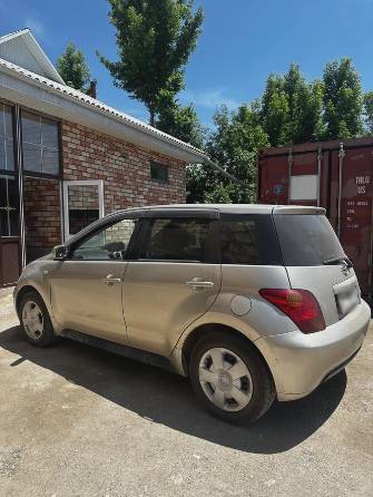 Toyota Ist I 1.3 AT