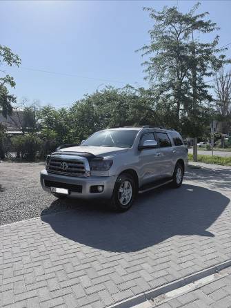 Toyota Sequoia II 5.7 AT 4WD