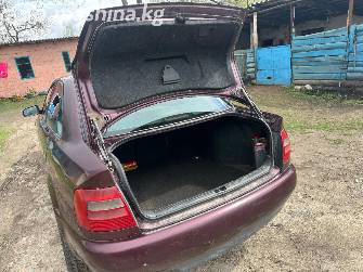 Audi A4 I (B5) Рестайлинг 1.6 MT