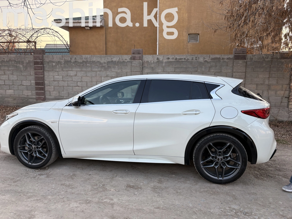 Открыть фото Infiniti Q30 2.0 AMT