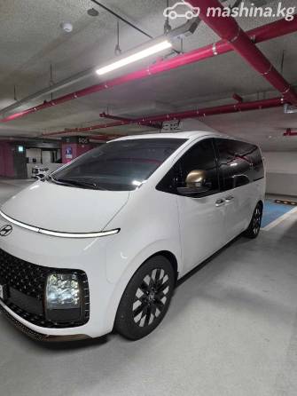 Hyundai Staria 2.2d AT 4WD