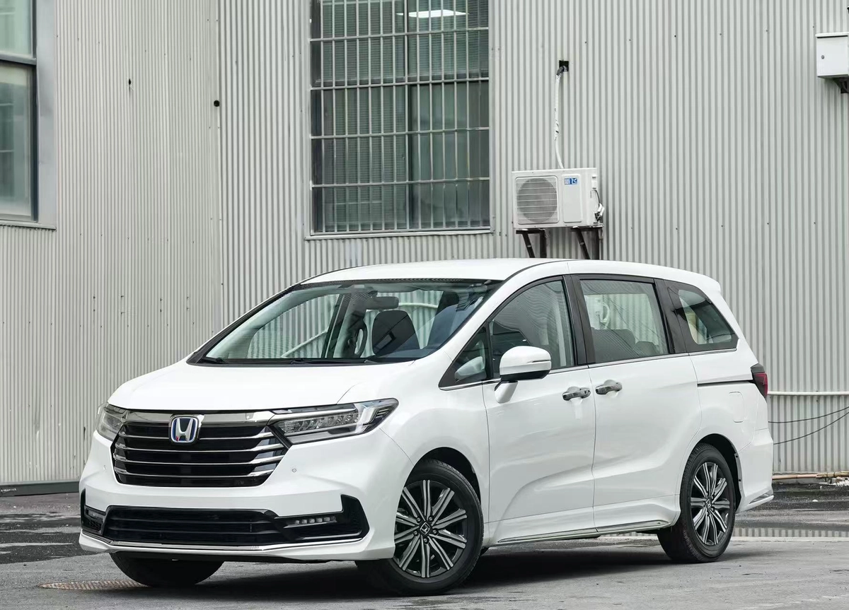 Honda Odyssey V Рестайлинг 2 2.4 CVT