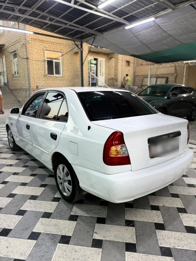 Открыть фото Hyundai Accent II 1.3 AT
