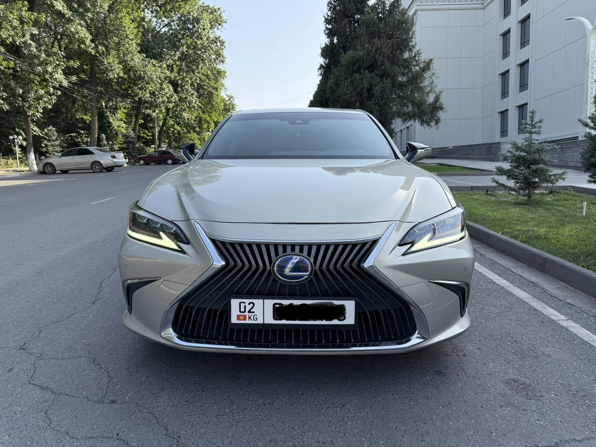 Lexus ES VII 300h 2.5hyb CVT