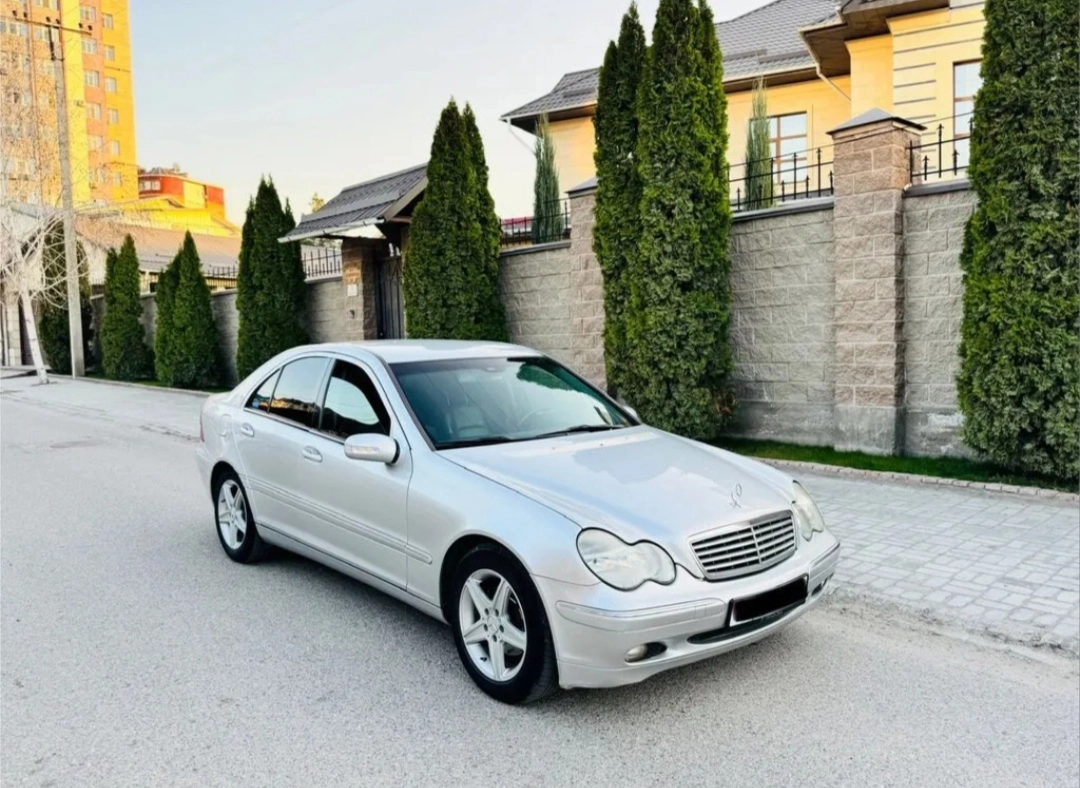 Открыть фото Mercedes-Benz C-Класс II (W203) 200 1.8 AT