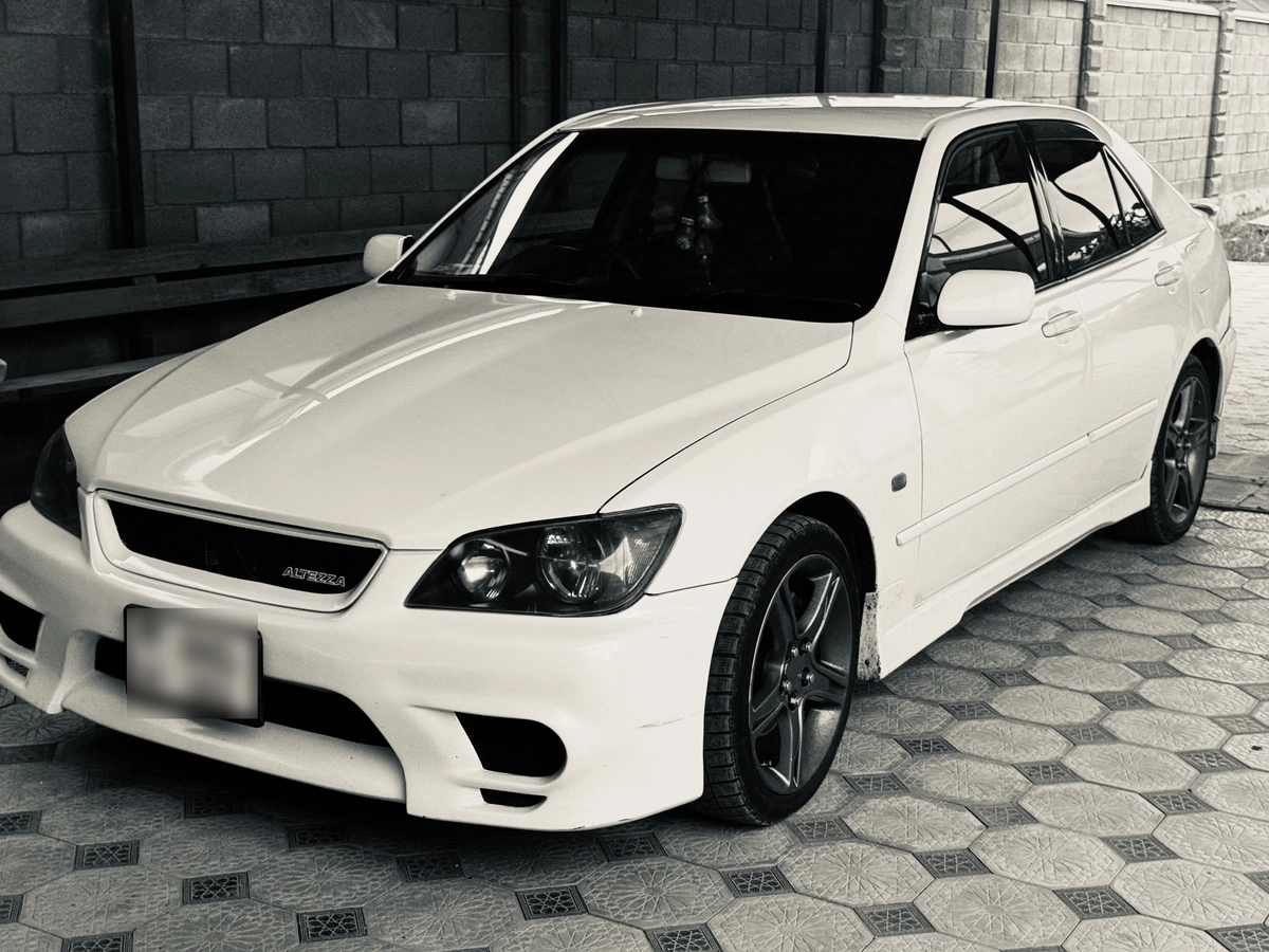 Открыть фото Toyota Altezza 2.0 AT