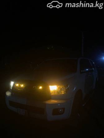 Toyota Sequoia II 5.7 AT 4WD