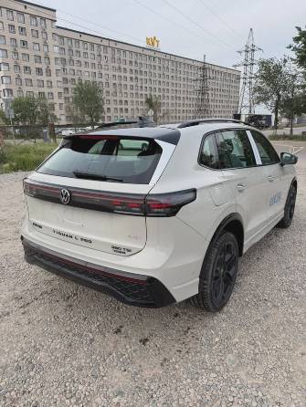 Volkswagen Tiguan III (China Market) 2.0 AMT 4WD