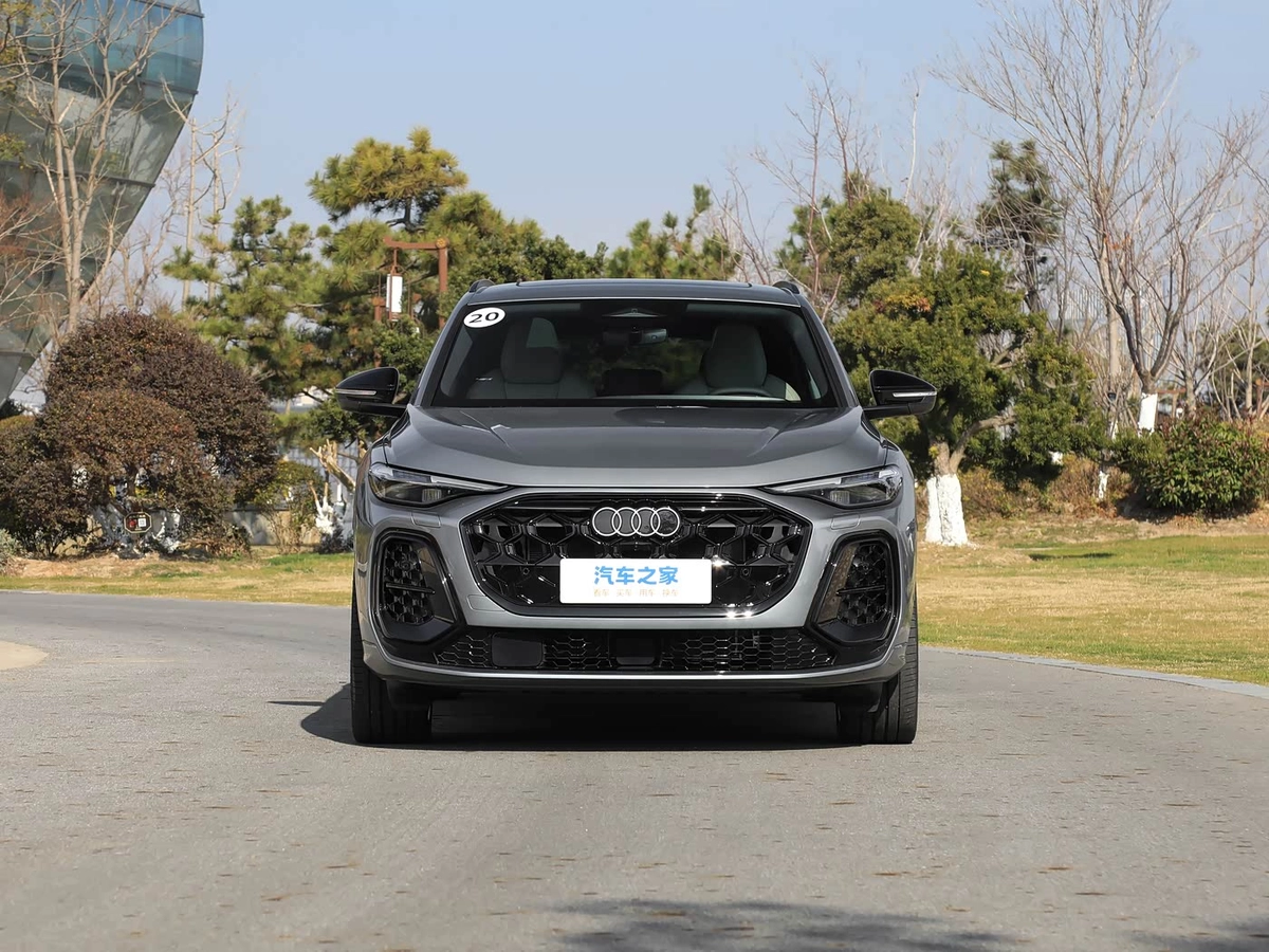 Audi Q5 II (FY) Рестайлинг 50 TFSI e 2.0hyb AMT 4WD