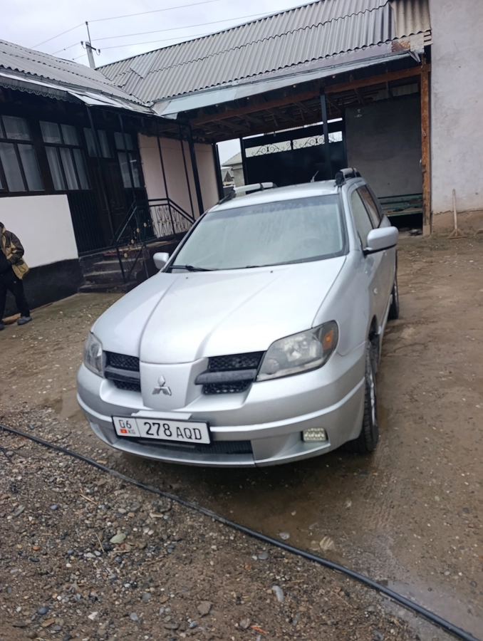 Открыть фото Mitsubishi Outlander I 2.0 MT 4WD