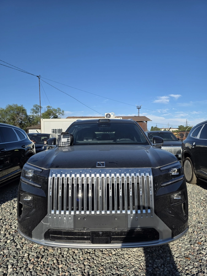 Открыть фото Zeekr 8X 2.0hyb CVT