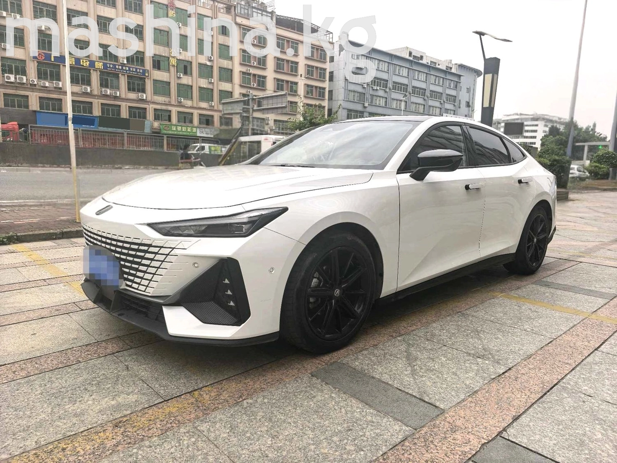 Открыть фото Changan UNI-V 1.5 AMT