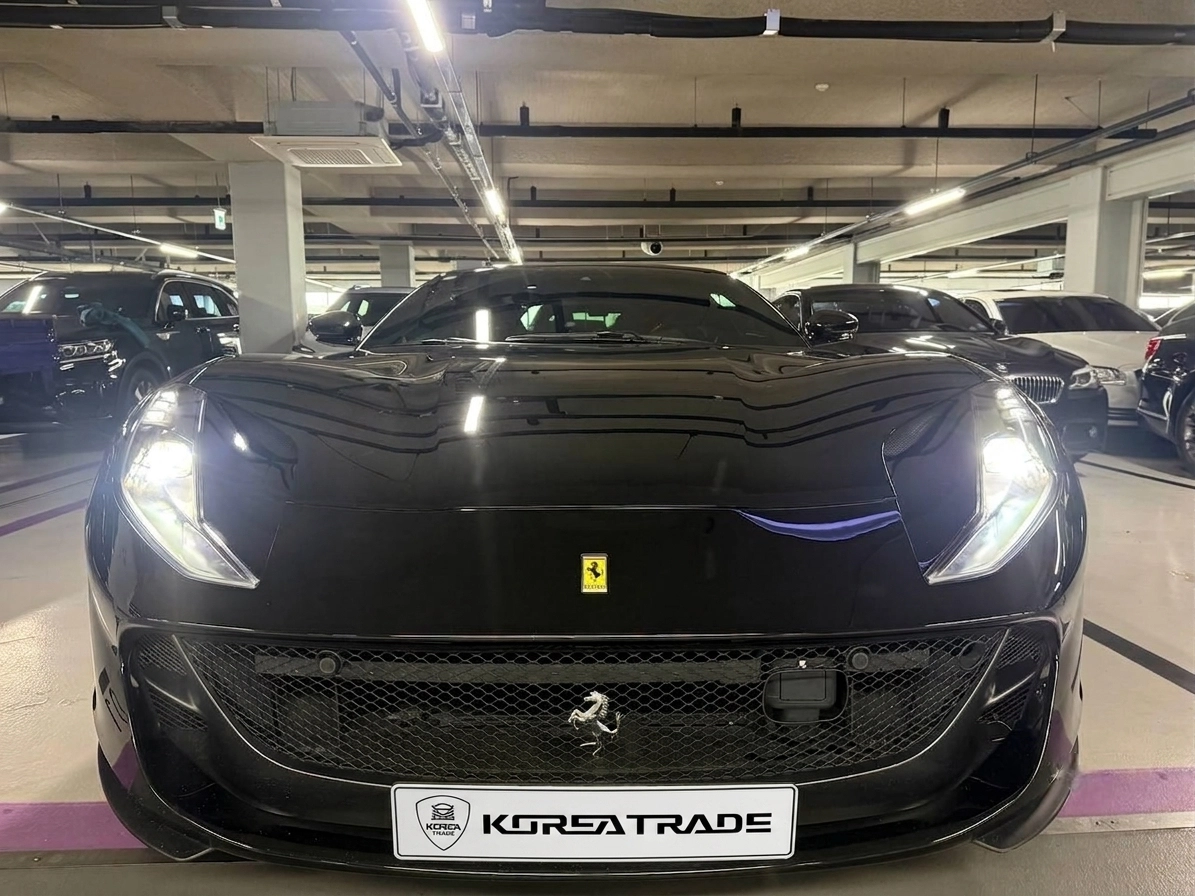 Ferrari 812 Superfast 6.5 AMT