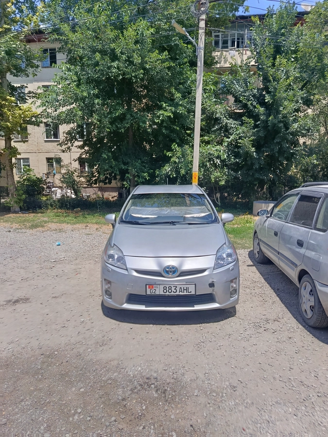 Открыть фото Toyota Prius III Рестайлинг (XW30) Plug-in Hybrid 1.8hyb AT